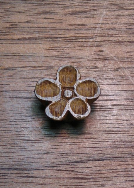 Flower Pull with Wear Marks